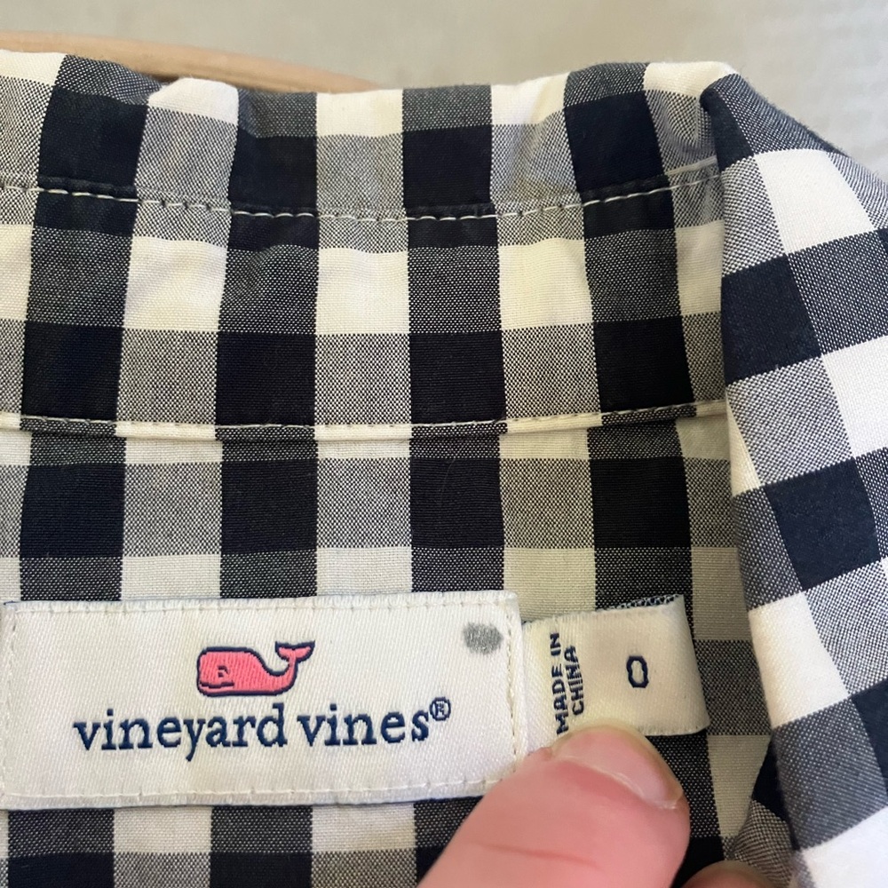 Vineyard Vines black and white checked button down, size 0